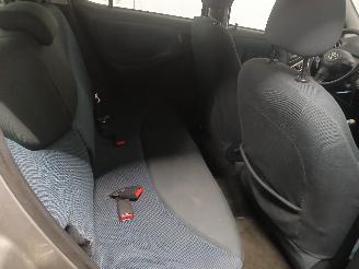 Toyota Yaris Yaris (P1) Hatchback 1.3 16V VVT-i (2SZFE) [64kW]  (04-2002/09-2005) picture 10