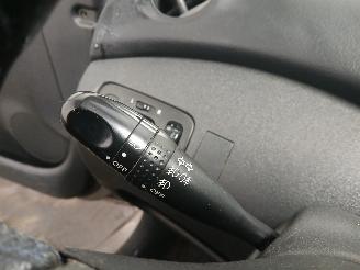 Toyota Yaris Yaris (P1) Hatchback 1.3 16V VVT-i (2SZFE) [64kW]  (04-2002/09-2005) picture 14