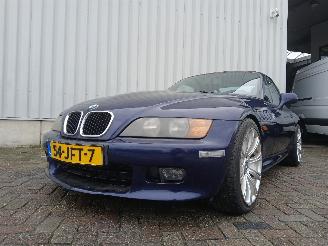 damaged passenger cars BMW Z3 Z3 Roadster (E36/7) Cabrio 1.8 (M43-B18(184E2)) [85kW]  (10-1995/10-19=
98) 1998/4