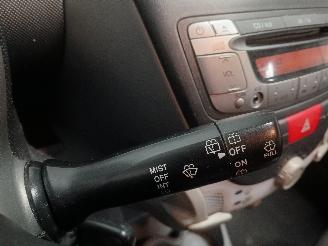 Peugeot 107 107 Hatchback 1.0 12V (384F(1KR)) [50kW]  (06-2005/05-2014) picture 14