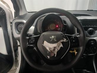 Peugeot 108 108 Hatchback 1.0 12V (1KRFE(CFB)) [51kW]  (05-2014/...) picture 19