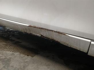 Peugeot 108 108 Hatchback 1.0 12V (1KRFE(CFB)) [51kW]  (05-2014/...) picture 29