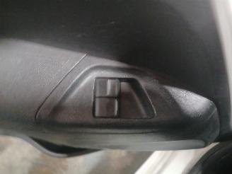 Peugeot 108 108 Hatchback 1.0 12V (1KRFE(CFB)) [51kW]  (05-2014/...) picture 13