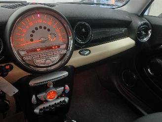 Mini Mini Mini (R56) Hatchback 1.6 16V Cooper (N12-B16A) [88kW]  (10-2006/02-201=
2) picture 15