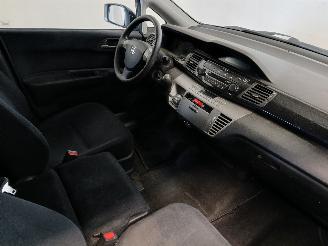 Honda Fr-v FR-V (BE) MPV 1.7 16V (D17A2) [92kW]  (02-2005/12-2006) picture 9