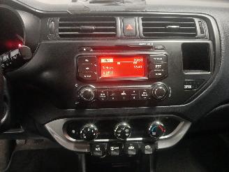 Kia Rio Rio III (UB) Hatchback 1.2 CVVT 16V (G4LA5) [63kW]  (09-2011/12-2017) picture 16