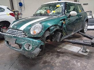 Salvage car Mini Mini Mini (R56) Hatchback 1.6 16V Cooper (N12-B16A) [88kW]  (10-2006/02-201=
2) 2007/2