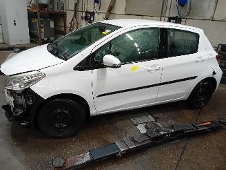 Vrakbiler auto Toyota Yaris Yaris III (P13) Hatchback 1.0 12V VVT-i (1KR-FE) [51kW]  (12-2010/09-2=
020) 2013/11