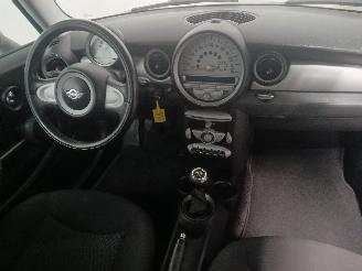 Mini Mini Mini (R56) Hatchback 1.4 16V One (N12-B14A) [70kW]  (11-2006/03-2010) picture 11