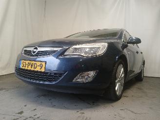 Coche accidentado Opel Astra Astra J Sports Tourer (PD8/PE8/PF8) Combi 1.4 Turbo 16V (A14NET(Euro 5=
)) [103kW]  (10-2010/10-2015) 2011/3