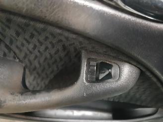 BMW 3-serie 3 serie (E46/4) Sedan 323i 24V (M52TU-B25(256S4)) [125kW]  (03-1998/09=
-2000) picture 13