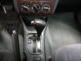 Toyota Avensis Avensis (T22) Sedan 1.8 16V VVT-i (1ZZFE) [95kW]  (10-2000/02-2003) picture 17