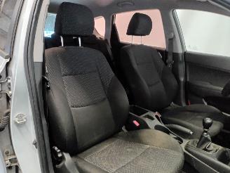 Hyundai I-30 i30 Crosswagon (WWH) Combi 1.4 CVVT 16V (G4FA) [80kW]  (11-2009/06-201=
2) picture 11