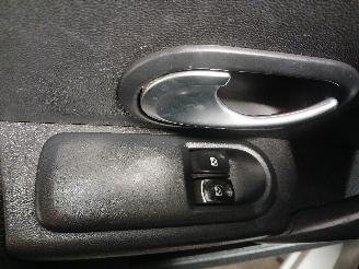 Renault Clio Clio III (BR/CR) Hatchback 1.4 16V (K4J-780) [72kW]  (06-2005/12-2012)= picture 13