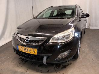 Auto incidentate Opel Astra Astra J Sports Tourer (PD8/PE8/PF8) Combi 1.4 16V ecoFLEX (A14XER(Euro=
 5)) [74kW]  (10-2010/10-2015) 2011/8