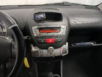 Peugeot 107 107 Hatchback 1.0 12V (384F(1KR)) [50kW]  (06-2005/05-2014) picture 16