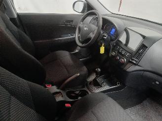 Hyundai I-30 i30 (FD) Hatchback 1.4 CVVT 16V (G4FA) [80kW]  (10-2007/11-2011) picture 9