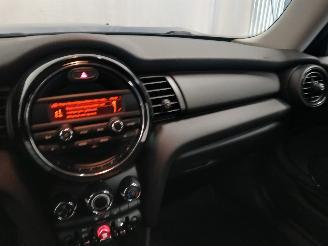 Mini Mini Mini (F56) Hatchback 3-drs 1.5 12V One D (B37C15A) [70kW]  (03-2014/..=
=2E) picture 18