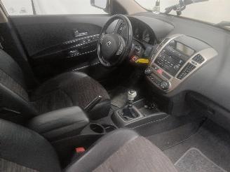 Kia Cee d Cee'd Sporty Wagon (EDF) Combi 1.6 16V (G4FC) [90kW]  (09-2007/12-2012=
) picture 9