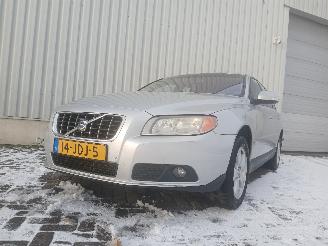 uszkodzony samochody osobowe Volvo V-70 V70 (BW) Combi 2.0 D 16V (D4204T(Euro 3)) [100kW]  (10-2007/12-2015) 2009/4