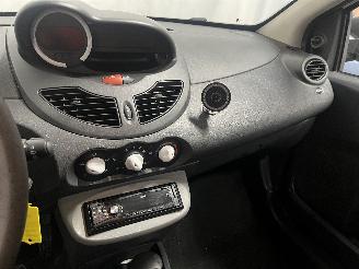 Renault Twingo Twingo II (CN) Hatchback 3-drs 1.2 16V (D4F-770) [55kW]  (03-2007/09-2=
014) picture 16
