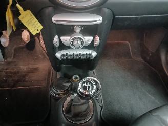 Mini Mini Mini (R56) Hatchback 1.6 Cooper D 16V (DV6TED4(9HZ)) [80kW]  (11-2006/=
09-2010) picture 16