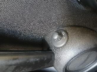 Mini Mini Mini (R56) Hatchback 1.6 16V Cooper (N12-B16A) [88kW]  (10-2006/02-201=
2) picture 12