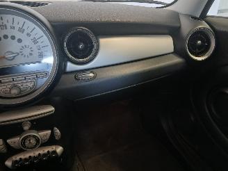 Mini Mini Mini (R56) Hatchback 1.6 16V Cooper (N12-B16A) [88kW]  (10-2006/02-201=
2) picture 15