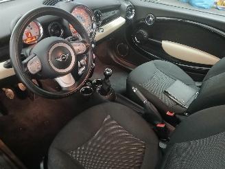 Mini Mini Mini (R56) Hatchback 1.6 16V Cooper (N12-B16A) [88kW]  (10-2006/02-201=
2) picture 12