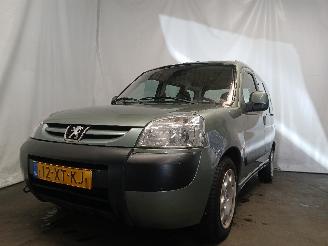 krockskadad bil auto Peugeot Partner Partner Combispace MPV 1.6 16V (TU5JP4(NFU)) [80kW]  (07-2001/03-2008)= 2007/10
