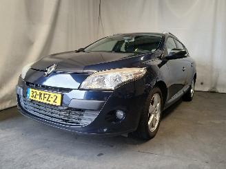 Damaged car Renault Mégane Megane III Grandtour (KZ) Combi 5-drs 1.4 16V TCe 130 (H4J-700(H4J-A7)=
) [96kW]  (05-2009/02-2016) 2009/11