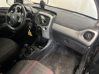 Peugeot 108 108 Hatchback 1.0 12V (1KRFE(CFB)) [51kW]  (05-2014/...) picture 16