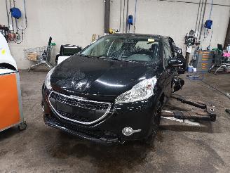 rozbiórka samochody osobowe Peugeot 208 208 I (CA/CC/CK/CL) Hatchback 1.2 Vti 12V PureTech 82 (EB2F(HMZ)) [60k=
W]  (03-2012/12-2019) 2012/9