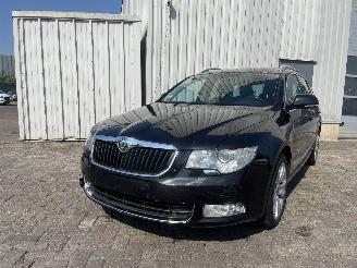 Auto incidentate Skoda Superb Superb Combi (3TAC/TAF) Combi 1.8 TSI 16V 4x4 (CDAA) [118kW]  (10-2009=
/05-2015) 2010/5
