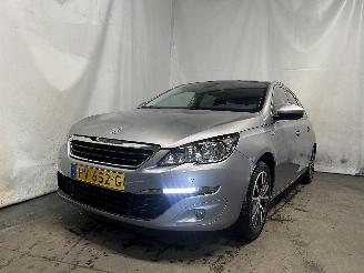 skadebil auto Peugeot 308 308 SW (L4/L9/LC/LJ/LR) Combi 5-drs 1.2 12V e-THP PureTech 130 (EB2DTS=
(HNY)) [96kW]  (03-2014/06-2021) 2015/12
