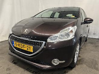 Auto incidentate Peugeot 208 208 I (CA/CC/CK/CL) Hatchback 1.2 Vti 12V PureTech 82 (EB2F(HMZ)) [60k=
W]  (03-2012/12-2019) 2013/3