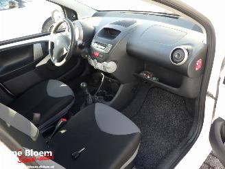 Peugeot 107 1.0 Access Accent Airco 5drs picture 6