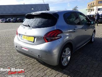 Peugeot 208 1.2 PureTech Signature Navi 5drs picture 4