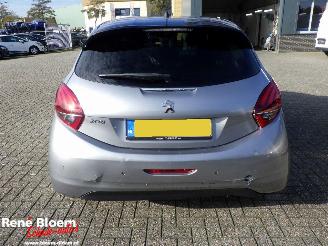 Peugeot 208 1.2 PureTech Signature Navi 5drs picture 3