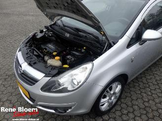 Opel Corsa 1.4 16V 111 Edition picture 8