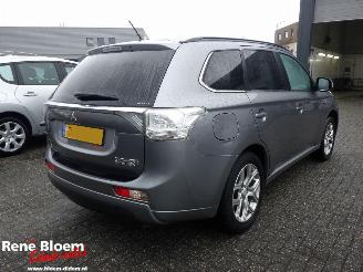 Vaurioauto  passenger cars Mitsubishi Outlander 2.0 PHEV Executive Edition AWD 2014/5