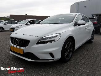 uszkodzony samochody osobowe Volvo V-40 2.0 D3 R-Design Aut 2017/10