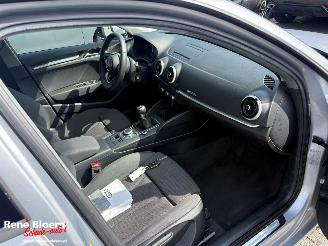 Voiture accidenté Audi A3 SPORTBACK 30 TDI Advance 5drs Navi 2019/10