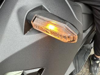 Honda  ADV 350A 29pk Matgrijs - keyless - handvat verwarming - abs - slechts 5284km gelopen - lichte krassen picture 26