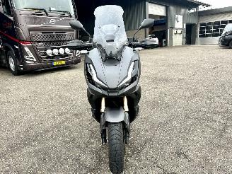Honda  ADV 350A 29pk Matgrijs - keyless - handvat verwarming - abs - slechts 5284km gelopen - lichte krassen picture 37