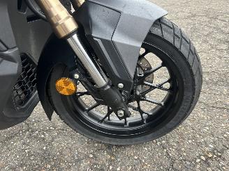 Honda  ADV 350A 29pk Matgrijs - keyless - handvat verwarming - abs - slechts 5284km gelopen - lichte krassen picture 13