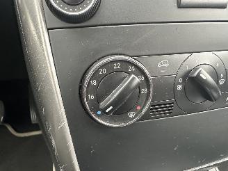 Mercedes A-klasse 150 1.5i 95pk automaat Polar Star - nap - airco - cruise - lmv - mistlampen - licht + regensensor + dimmend spiegel picture 30