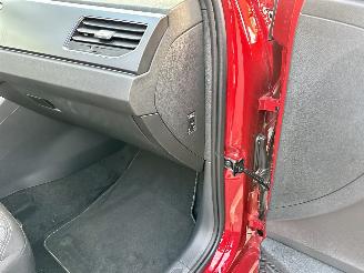 Volkswagen Taigo 1.0 TSI 116pk aut + F1 R-line - pano - virtual - front + line + side assist - navi - camera - sfeerverl - 3x r-line picture 29