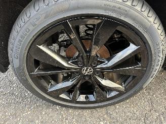 Volkswagen Taigo 1.0 TSI 116pk aut + F1 R-line - pano - virtual - front + line + side assist - navi - camera - sfeerverl - 3x r-line picture 71