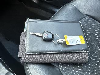 Mitsubishi Outlander gereserveerd 2.0 Turbo 201pk 4WD - uniek - 2x schuifdak - airco - leer + alcantara + stoelverw - privacy glass - rijdbaar picture 40